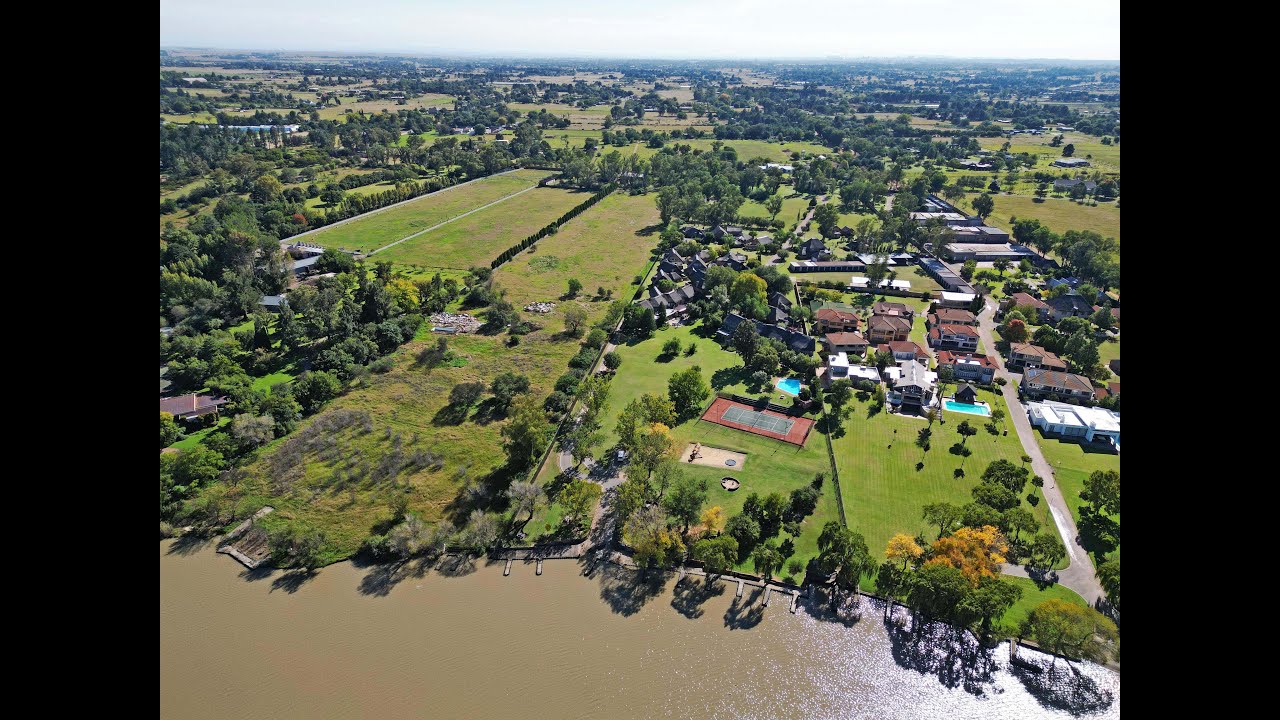 River Property in Secure Estate