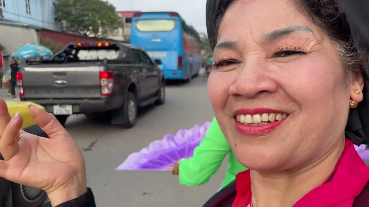 Cô đôi thượng ngàn CLBYCH Đáp cầu trình diễn