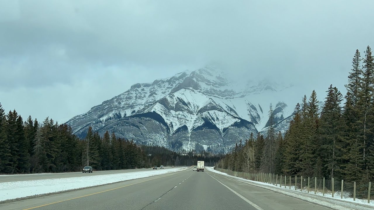 Alberta Canada. Road to the mountains 