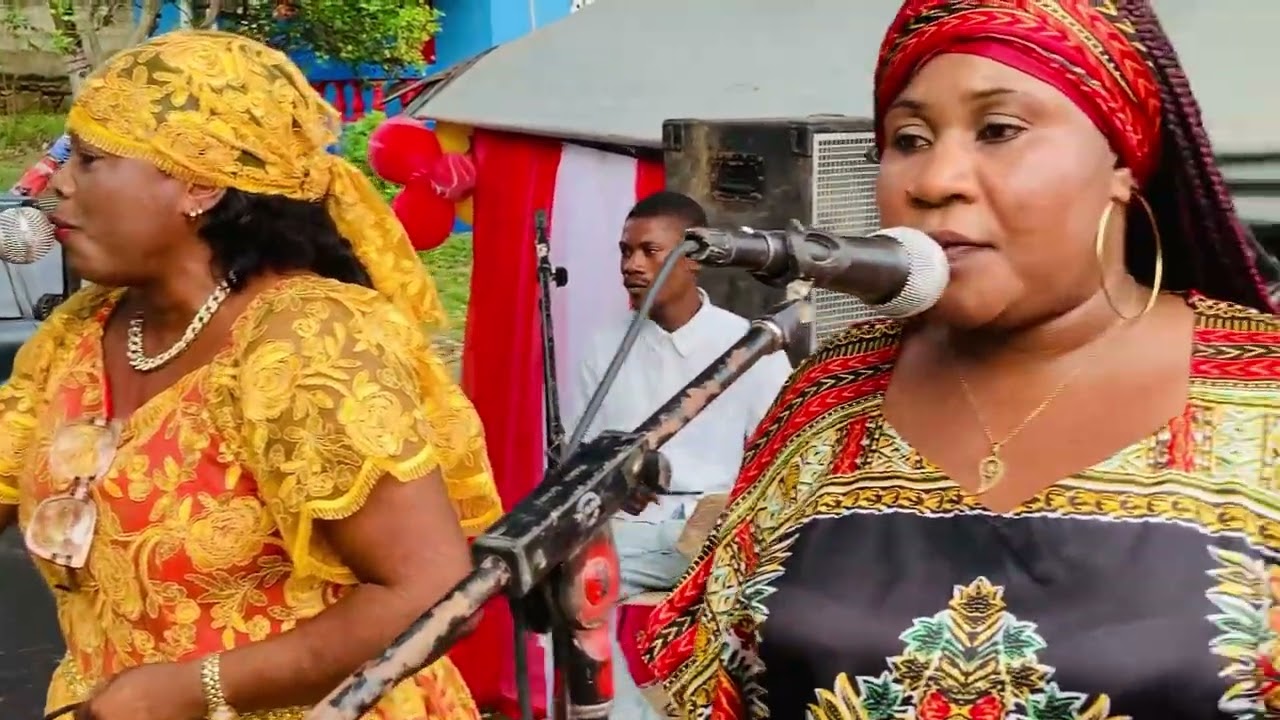 Map veye kòm avèk yo tijan dantò live levinko fonramye