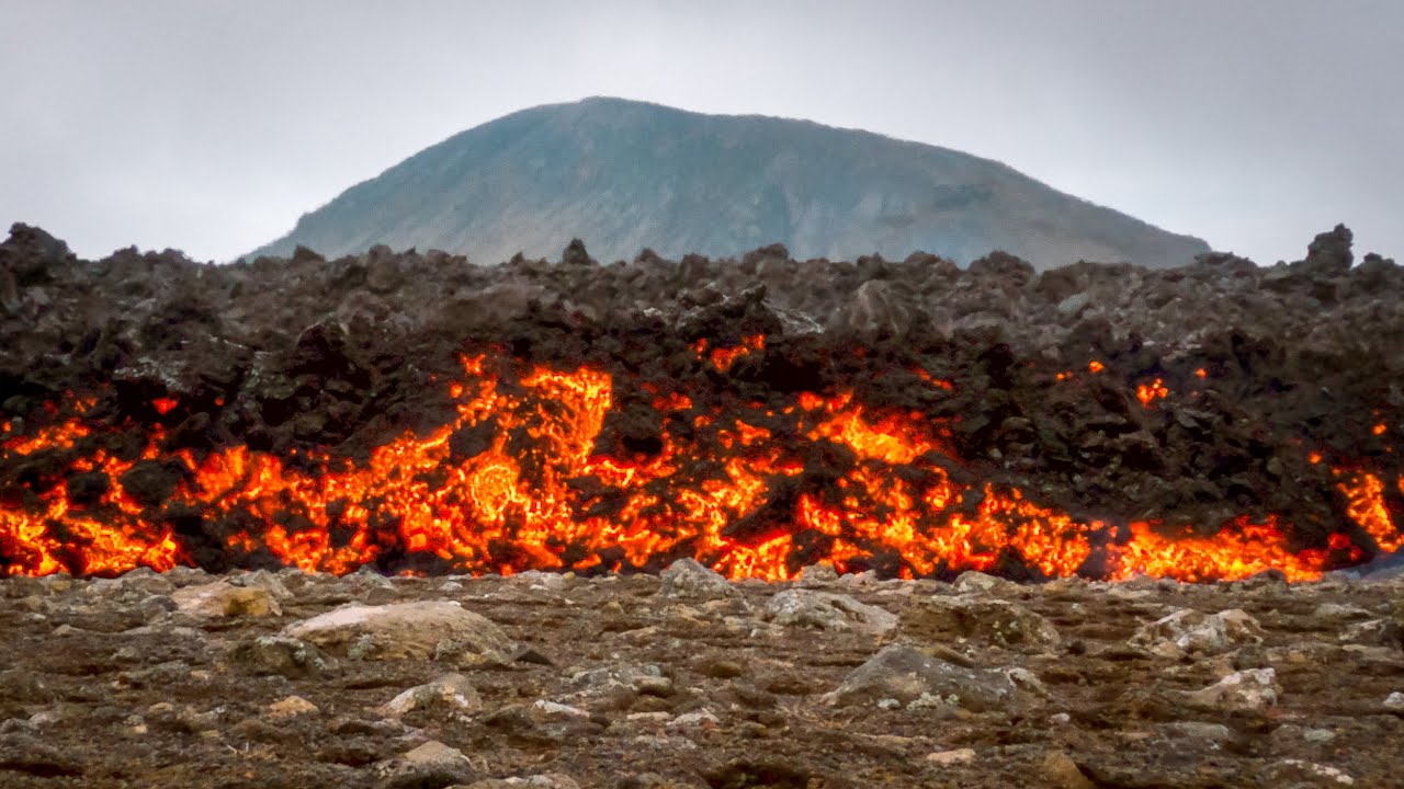Lava Attack [Time Lapse]  - Volcano Eruption in Geldingadalur, Iceland