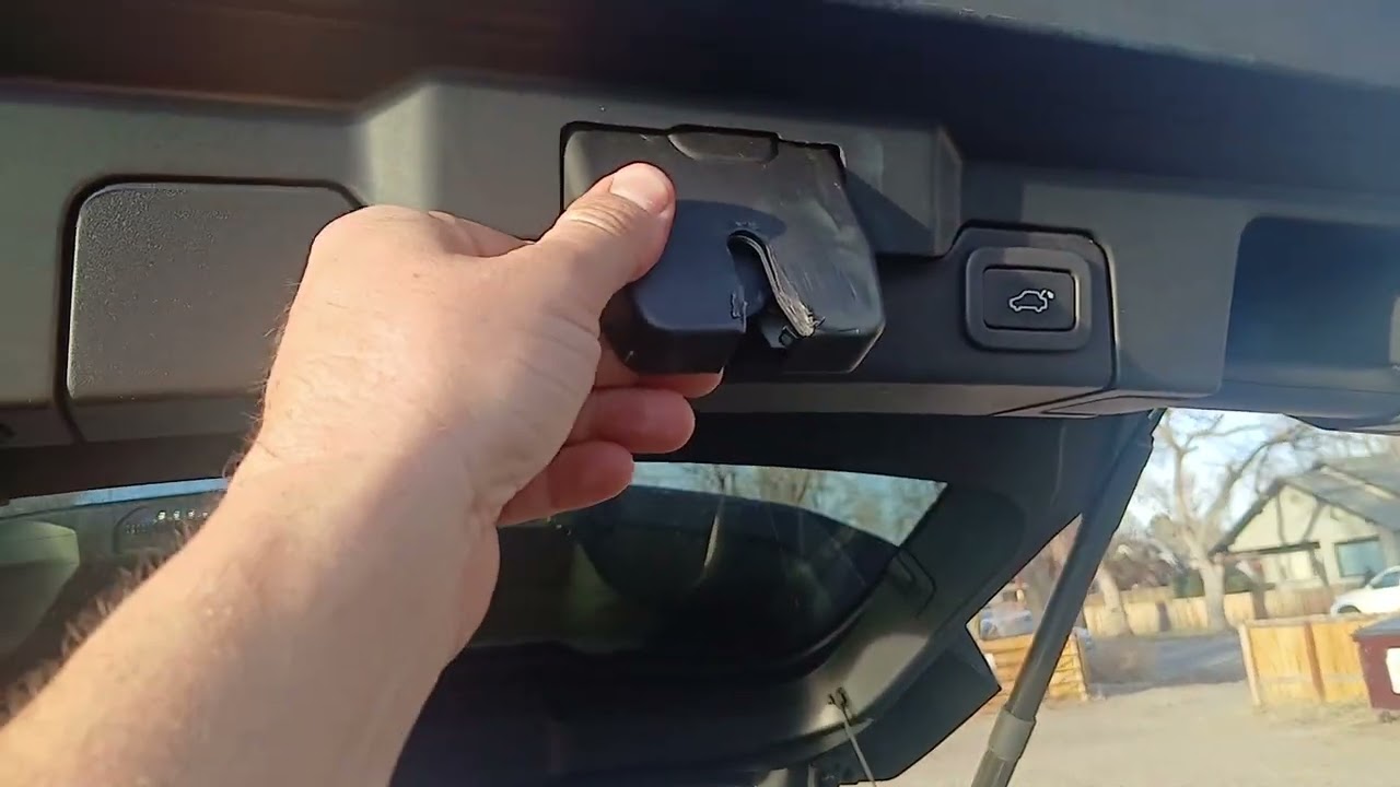 How to Open the Trunk on a Range Rover Evoque (2011&ndash;2018) | Liftgate & Rear Hatch Guide