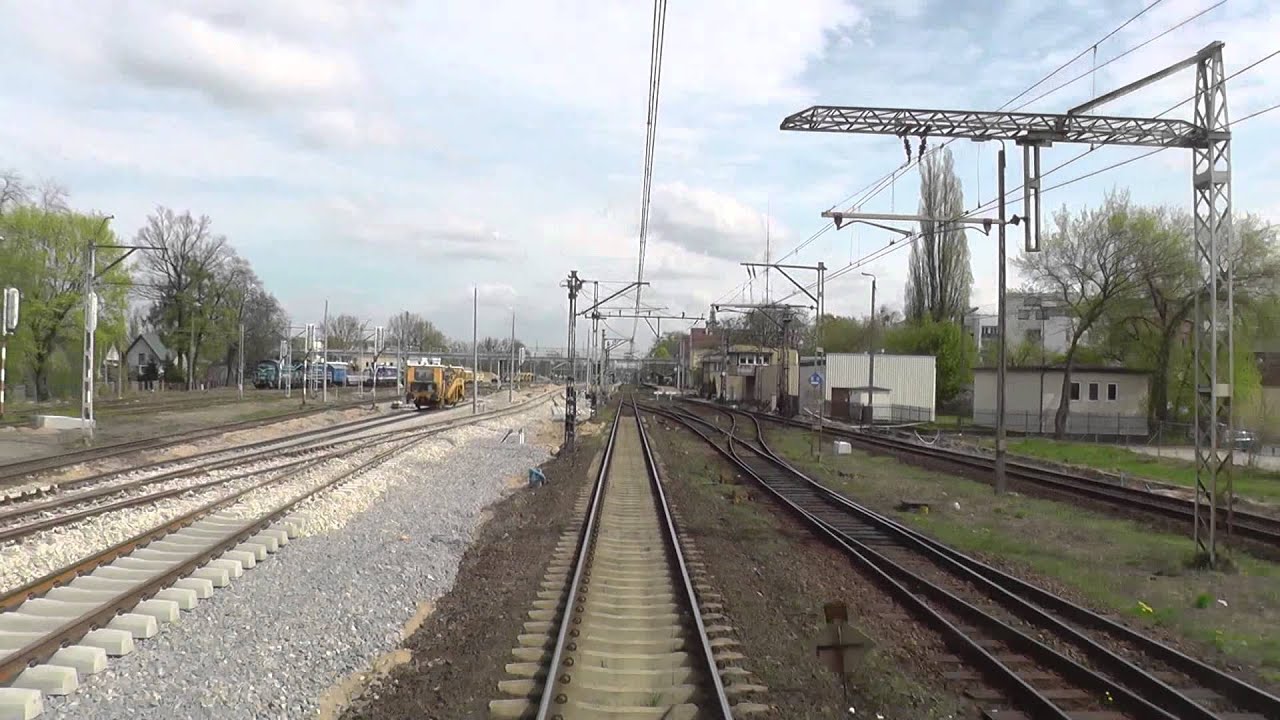 Odcinek Warszawa Zachodnia - Żyrard&oacute;w remontowana Wiedenka z tyłu pociągu TLK Wokulski