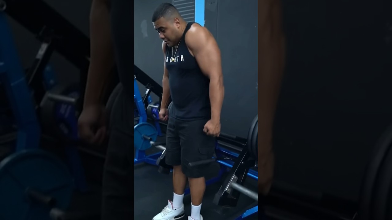 Bitelo com 400kg no encolhimento 🤣 #for&ccedil;a #humormaromba #treino #academia #t&aacute;leve