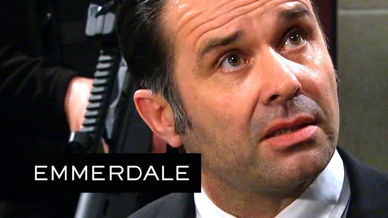 Emmerdale - Graham Expertly Frames Someone Else for the Shooting