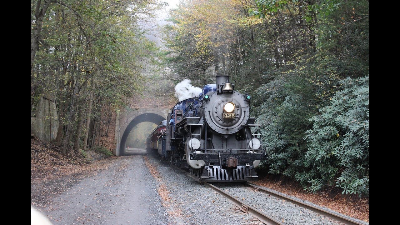 Reading & Northern Railroad 425: Autumn in Pennsylvania