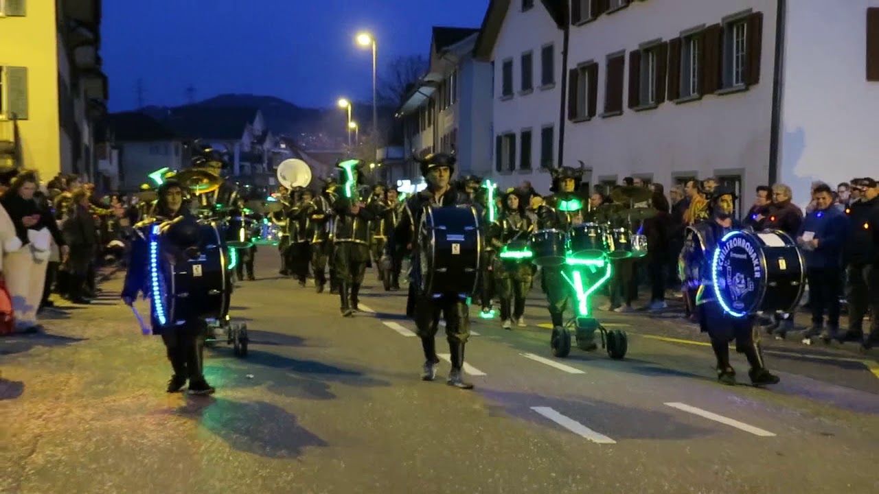 Schilfrohrquaker Ermenswil am Umzug - Fasnacht Schmerikon 2020
