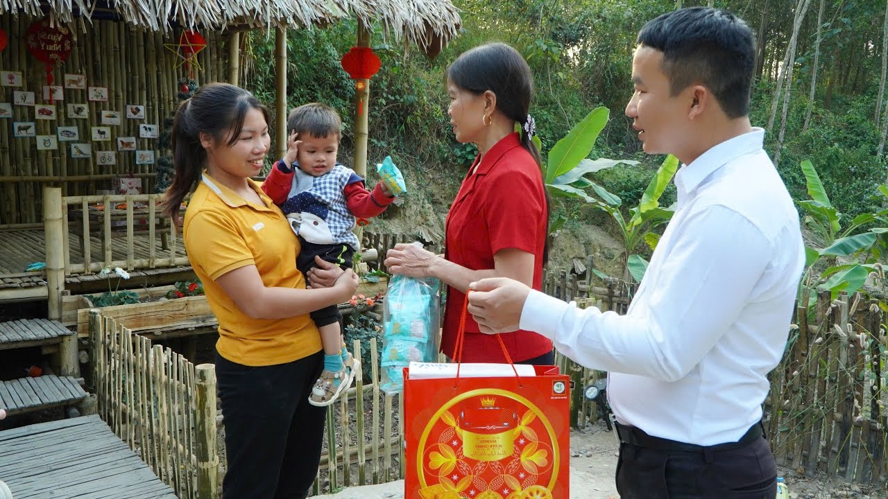 Harvesting Vegetables, Cooking, Building Bamboo Houses - Surprised to Help