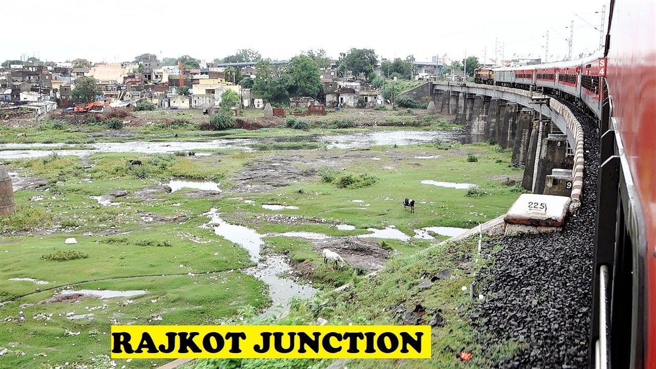 WDP4D EMD Big Curve Rajkot Junction, Okha Howrah & Aji River Bridge | Veraval Trivandrum