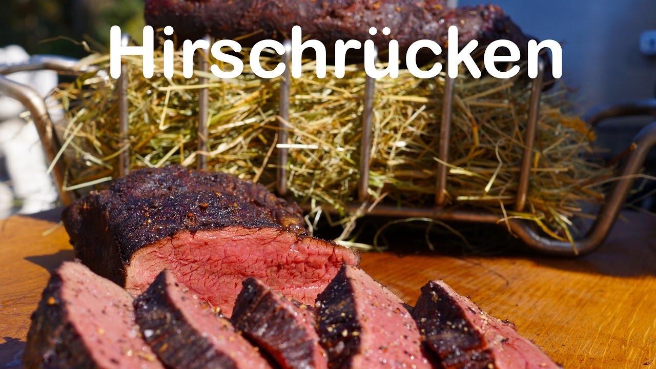 Hirschrücken auf dem Heubett vom Grill