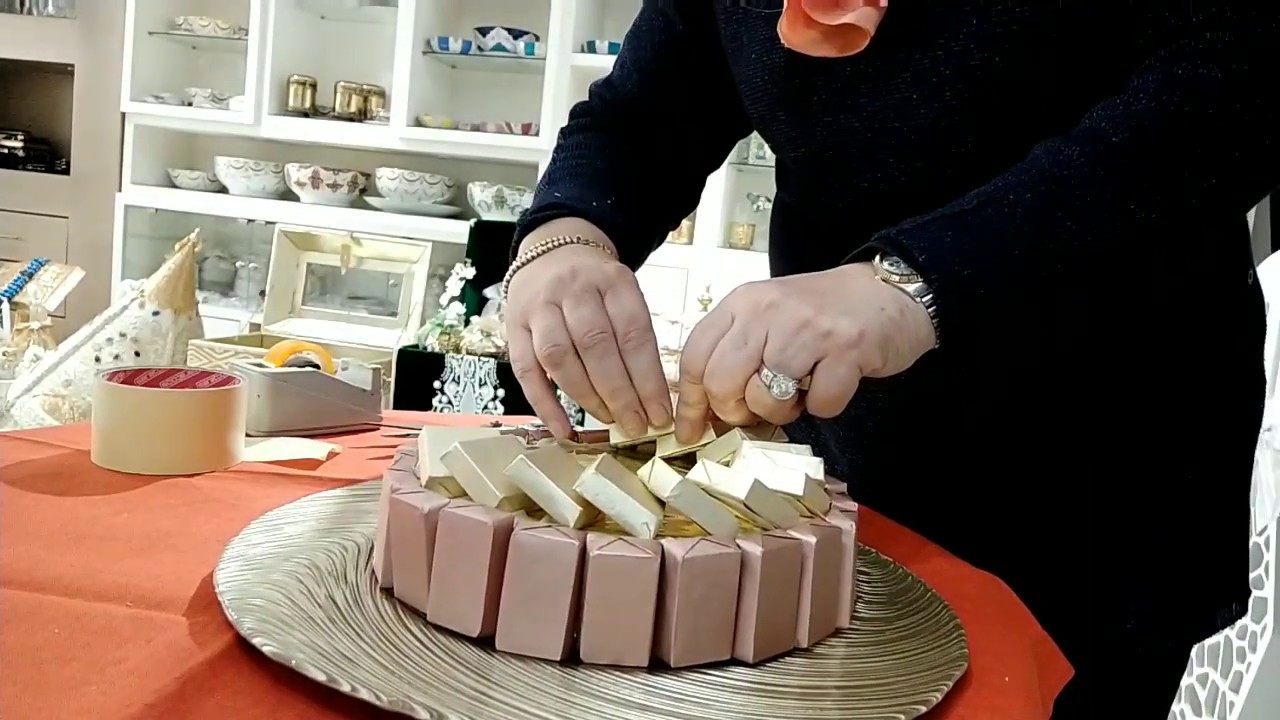 Comment réaliser une pièce montée avec des chocolats.   . غادي نقدم معاكم الشوكولا بطريقة مميزة