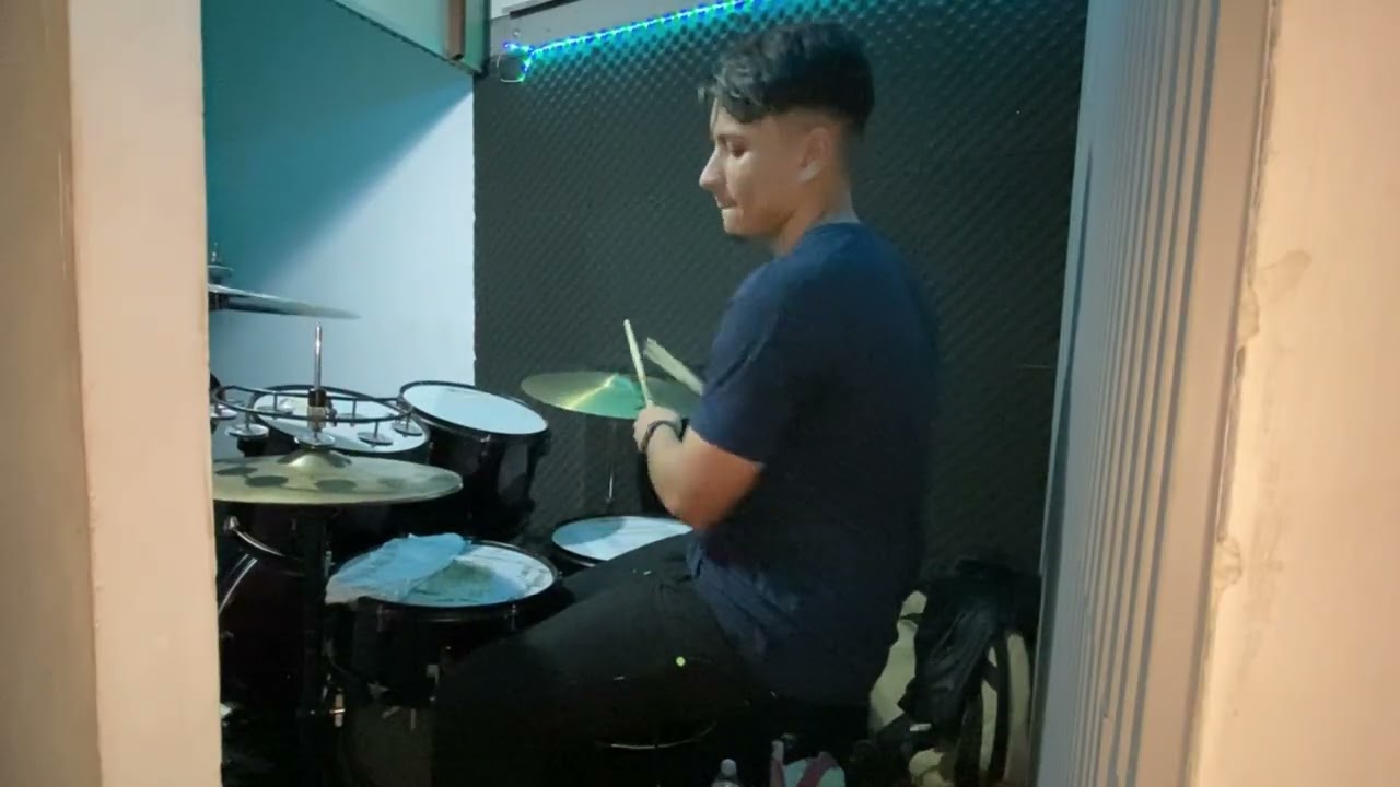Medley Além do rio azul - escudo (Drumcover)