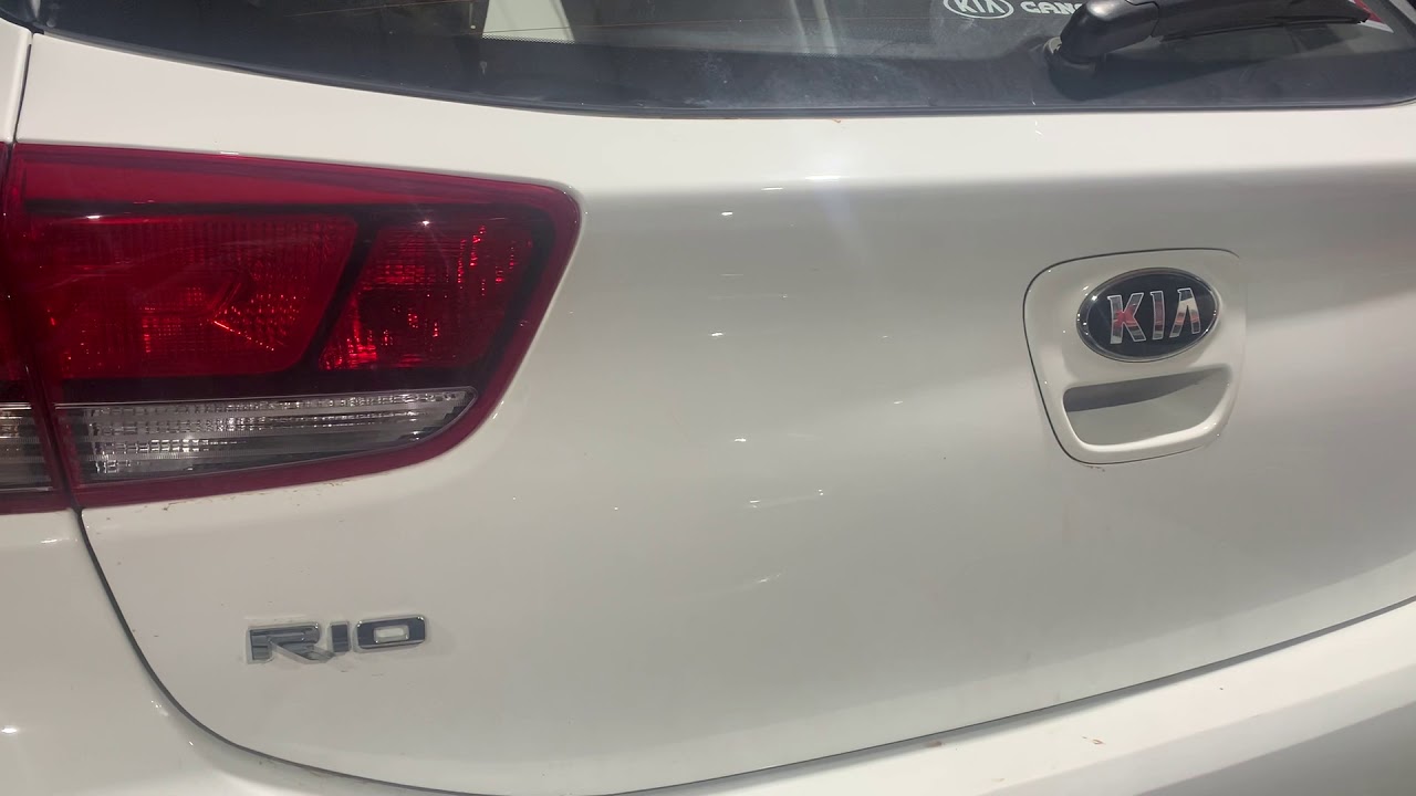 KIA RIO Localizaci&oacute;n conector OBD/ OBD connector location