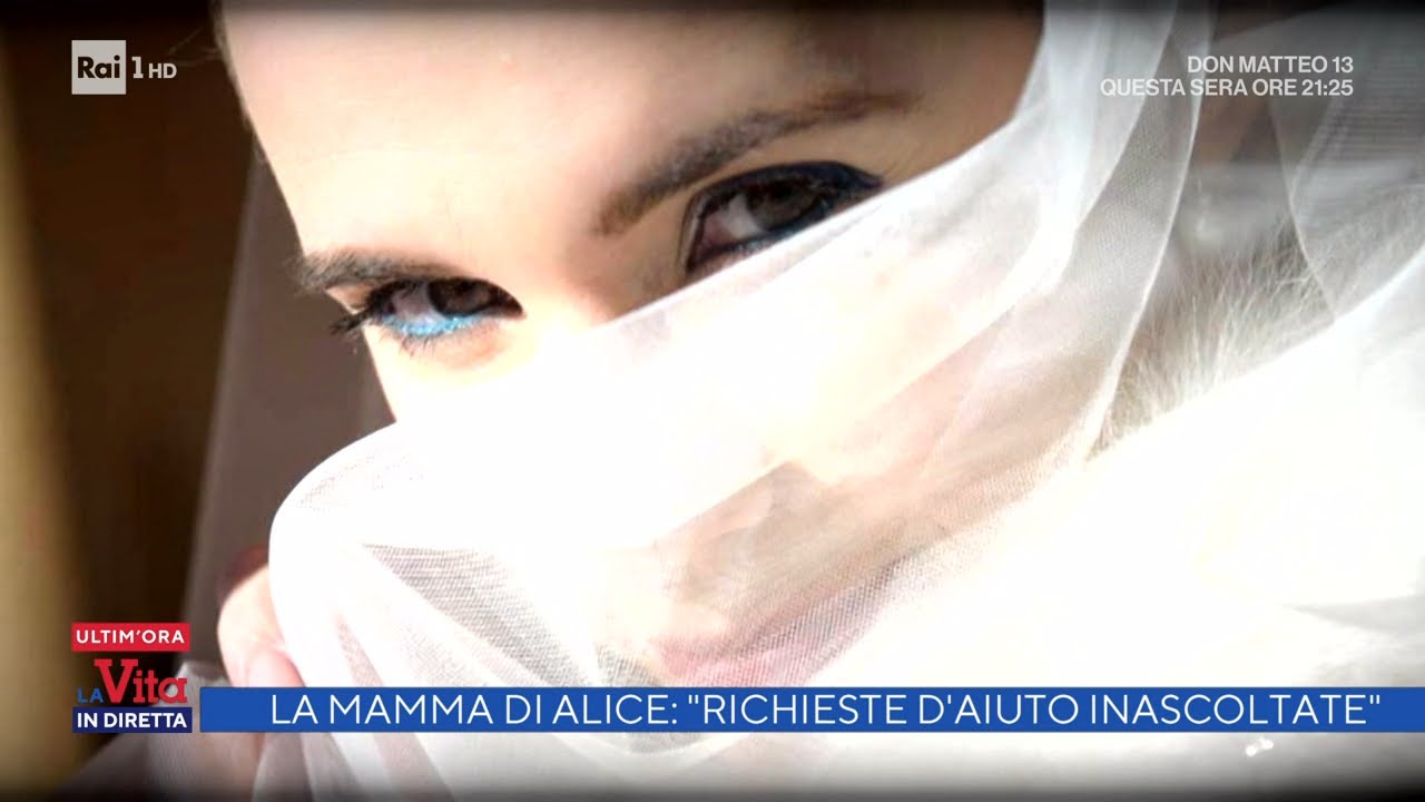 Genova, l'uomo che ha ucciso la sorella a coltellate in strada - La vita in diretta 05/05/2022