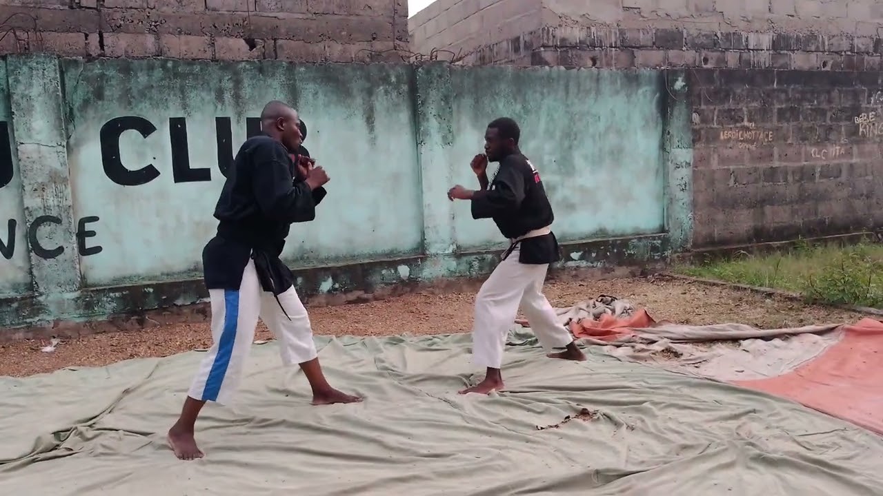 Touche avec ancien Gloire NKOUNKOU de la Renaissance club génération maitre Yannick ELOKO 