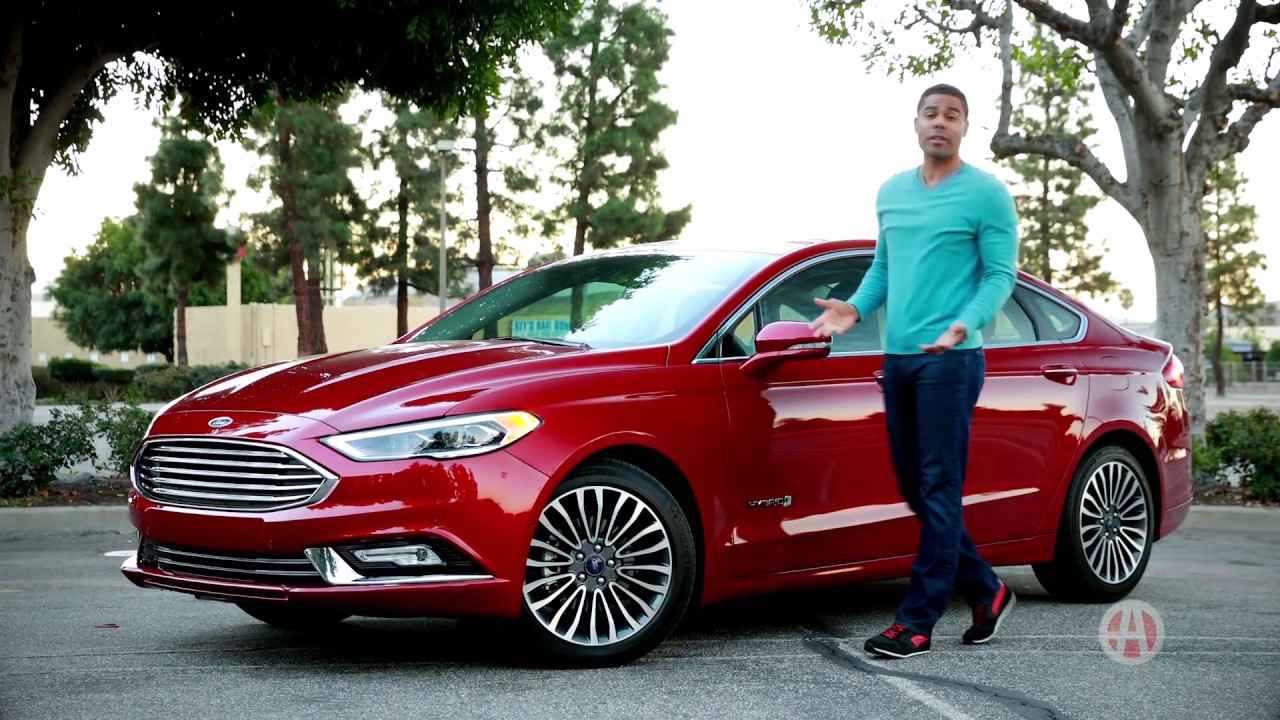 2017 Ford Fusion Hybrid | 5 Reasons to Buy | Autotrader