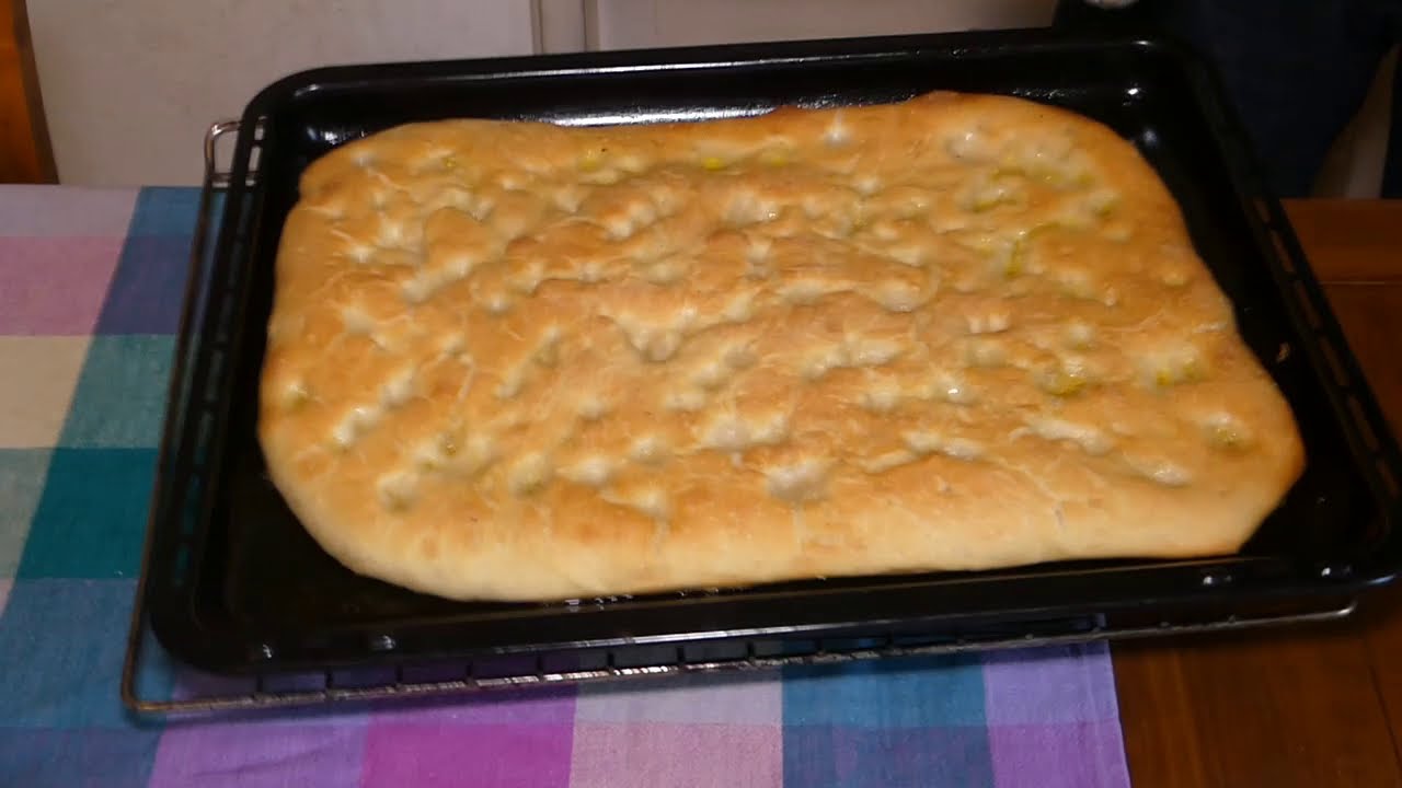 Schiacciata Toscana fatta in casa. Ricetta semplice e trucchi