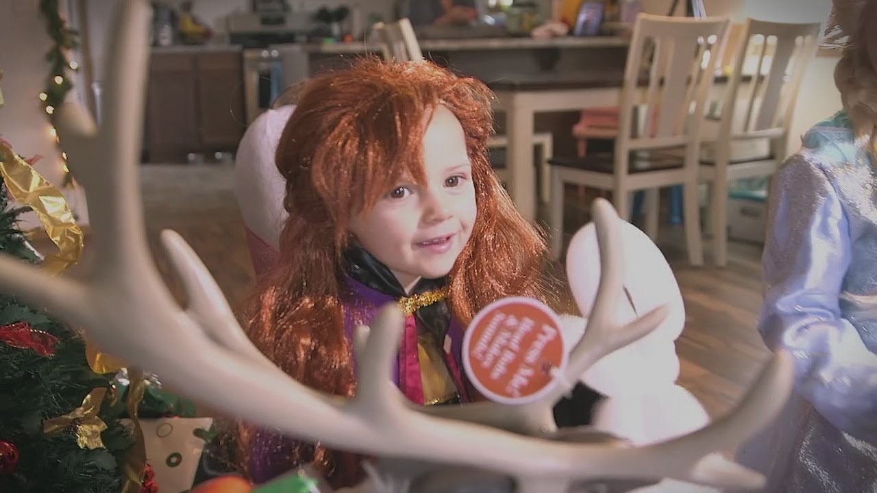 FOX 12 Surprise Squad brings holiday cheer to young cancer patient and her family with