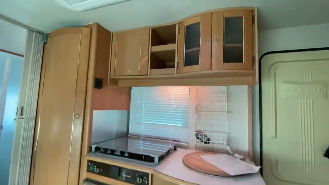 RICAR - Adria 542 TK z klimą, napędem i przedsionkiem.