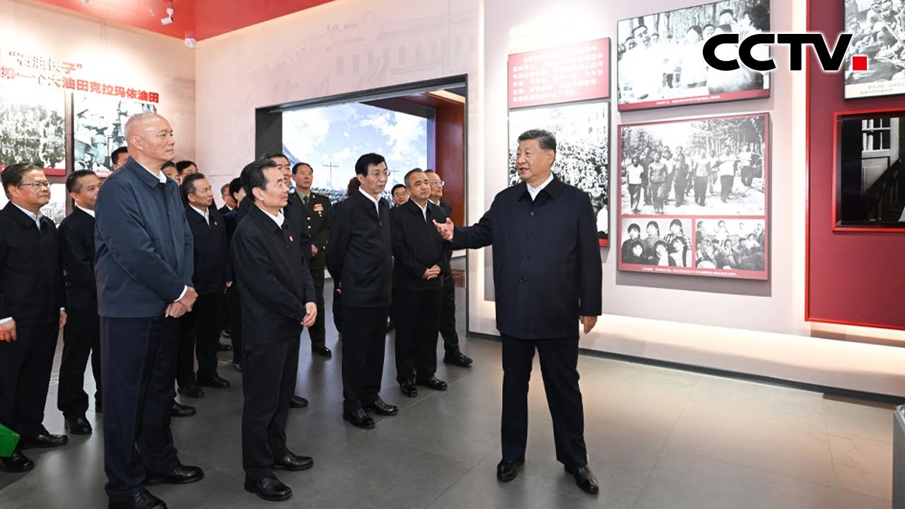 习近平参观新疆维吾尔自治区成立70周年主题成就展 | CCTV