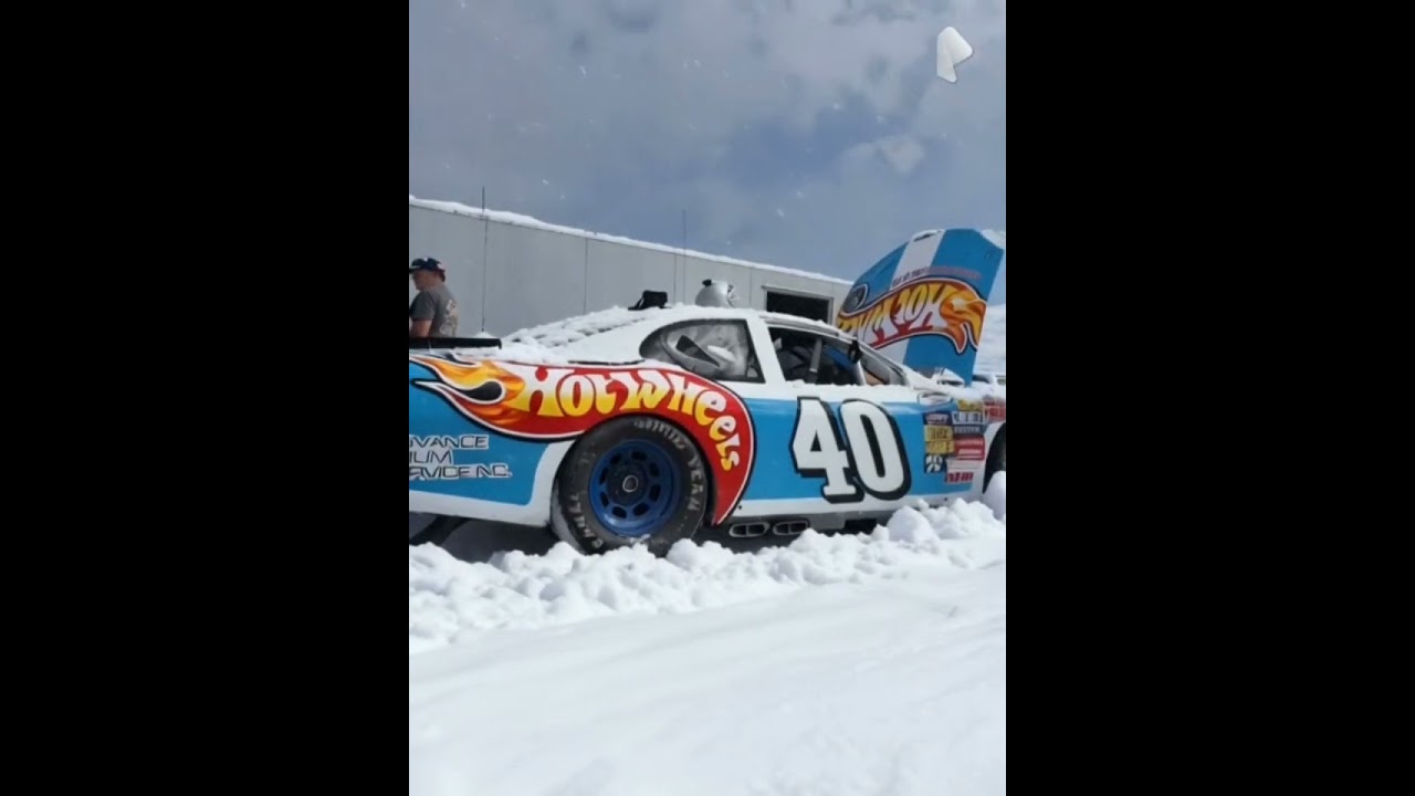Desperate Cold Engine Cranking while stuck in deep snow during a Frigid winter Blizzard ❤️🏁🏁