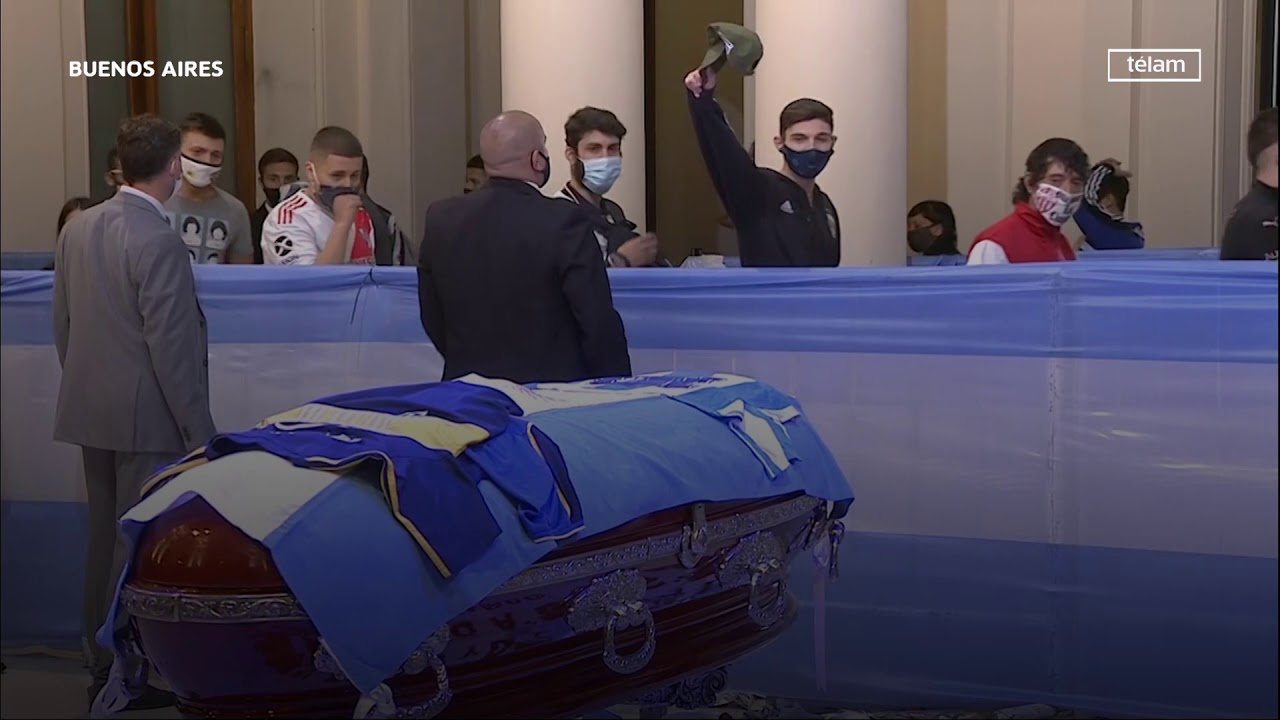 Maradona recibe el último adiós de miles de personas en la Casa Rosada