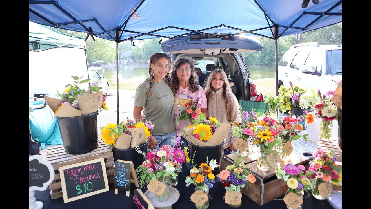 Summer Vlog #15 Farmers Market and Picking up my High Tunnel!!