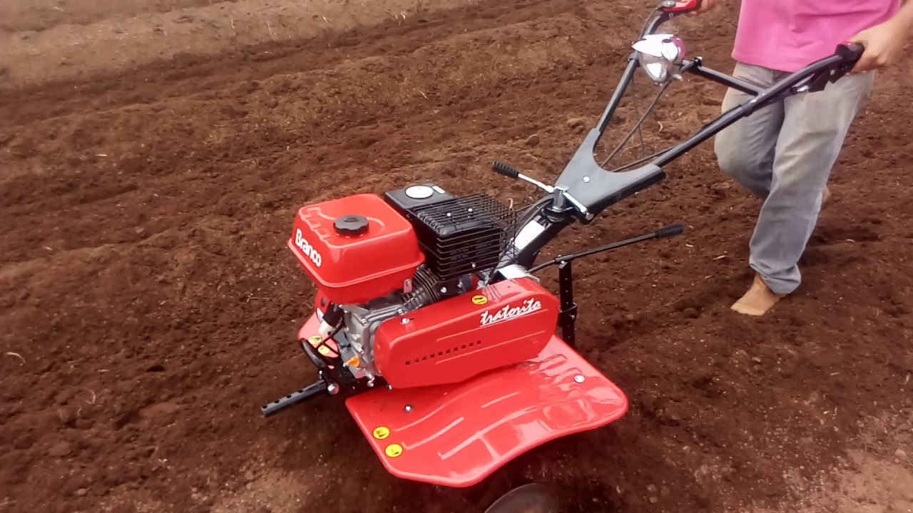 Tratorito Branco 6,5 trabalhando.