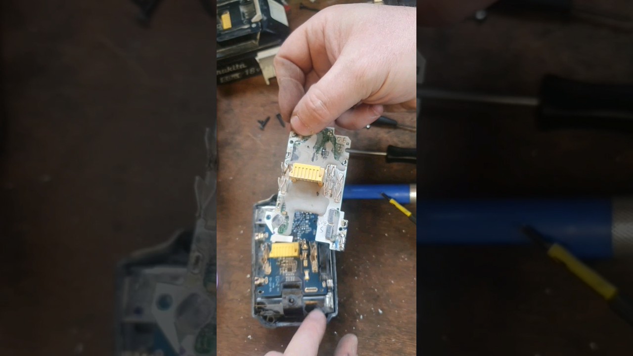 Makita battery board replacement #powertools #repair #makita #shorts