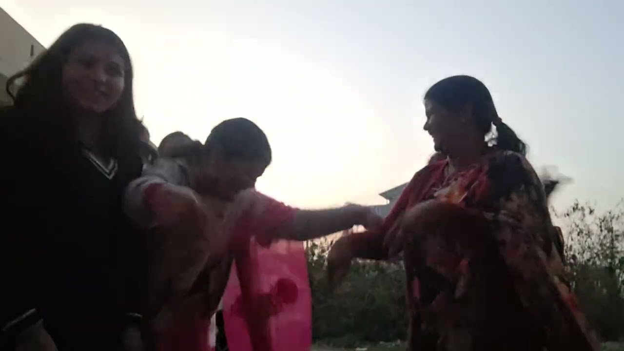 Haldwani mai phle holi ...❤️🌸  ... Happy holi sab ko💗💃