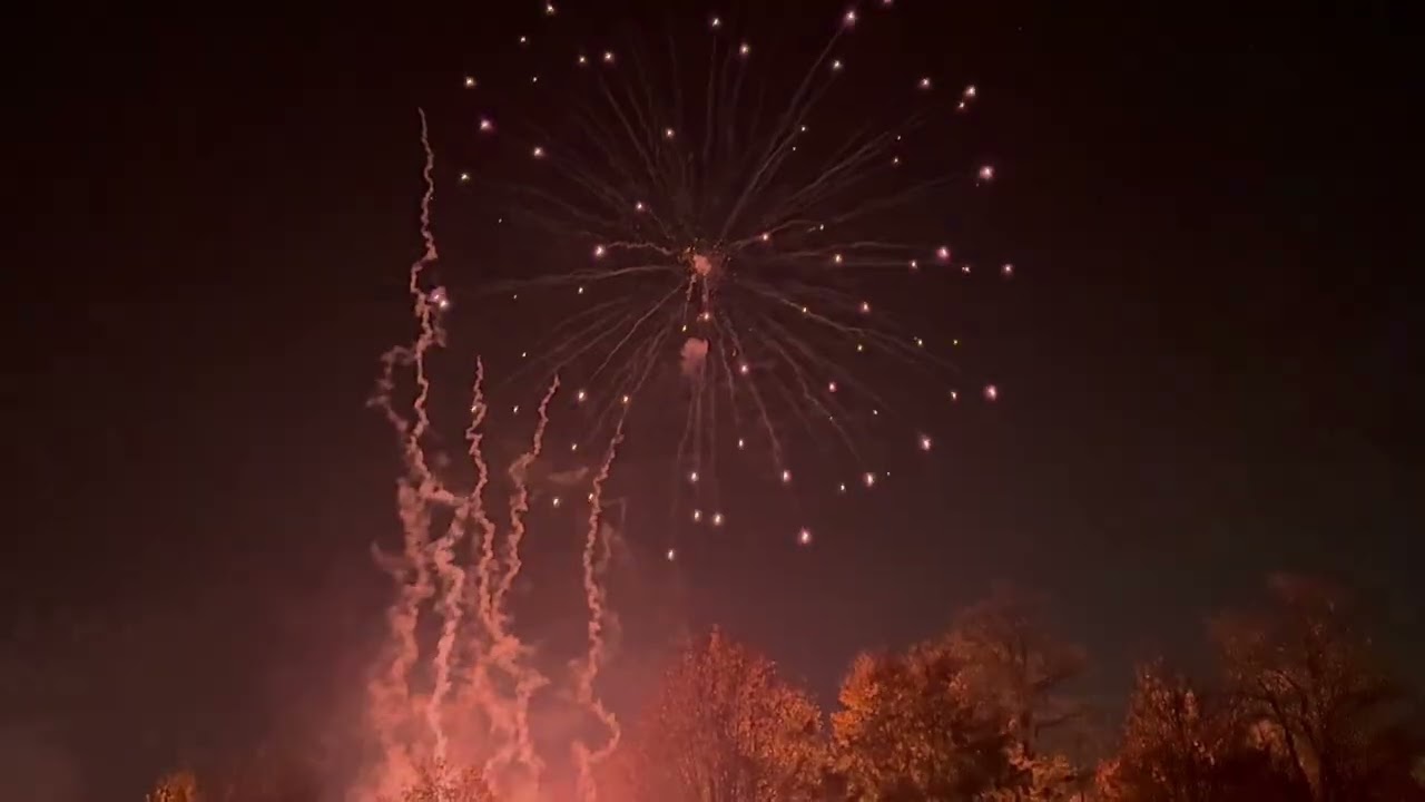 Spectacular ending to 2025, Thelwall Bonfire Night firework display ￼