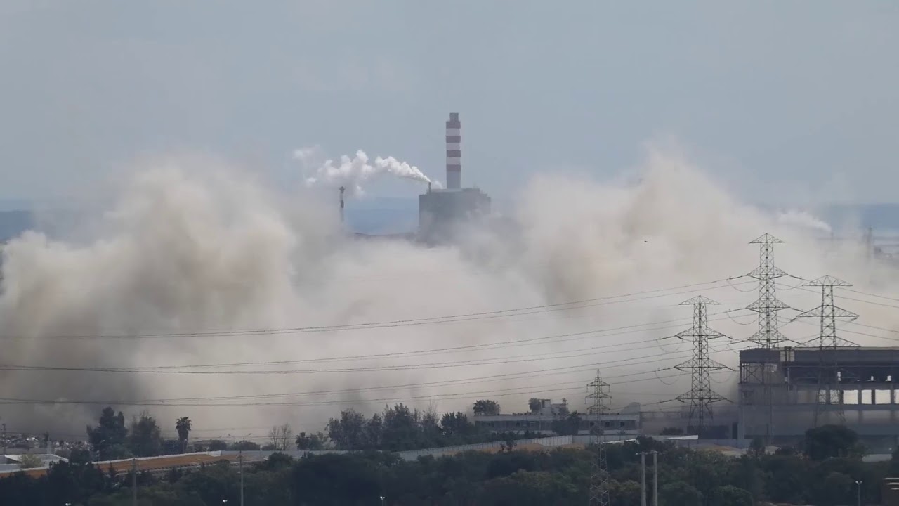 Veja o momento exato da explosão/detonação tas torres mais altas de setúbal