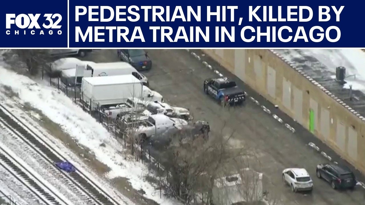 По данным властей, поезд Metra сбил пешехода в западной части Чикаго, ожидаются задержки движения.