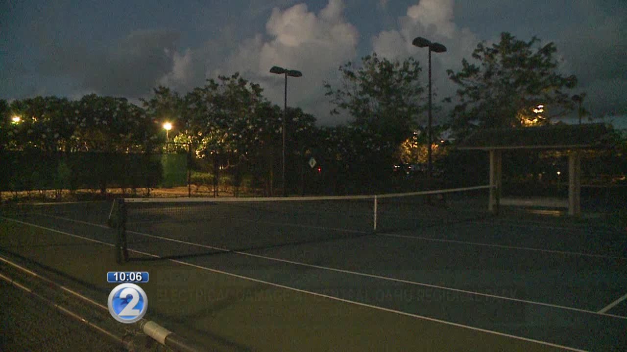 Park users upset over broken lights at Waipio tennis courts