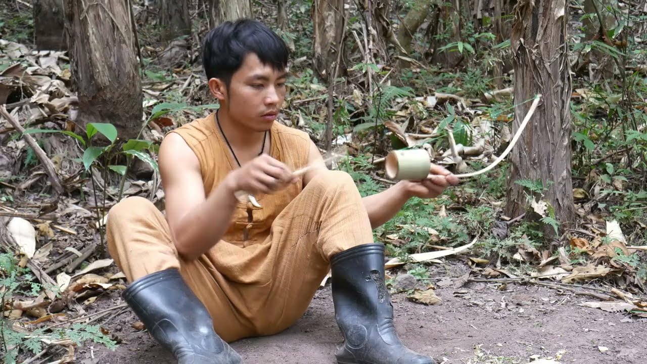 technique using bamboo to be looking for food in the jungle for survival episode 112 I got many rats