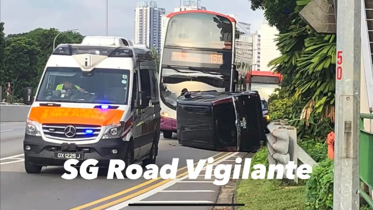3sep2022 Braddell Road #SMT2460H toyota noah overturned after accident with sbs bus