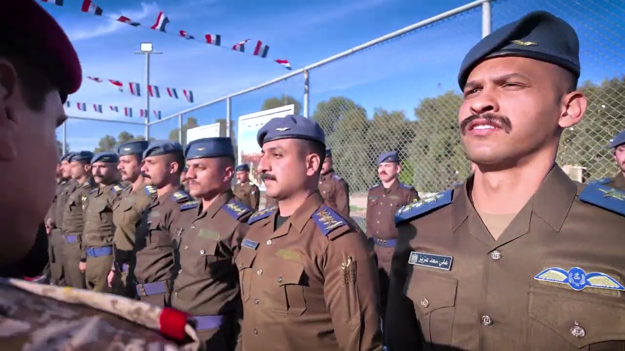 رئيس أركان الجيش يحضر حفل تخرج دورة الطيران الأساسية  الرقم (١٧)