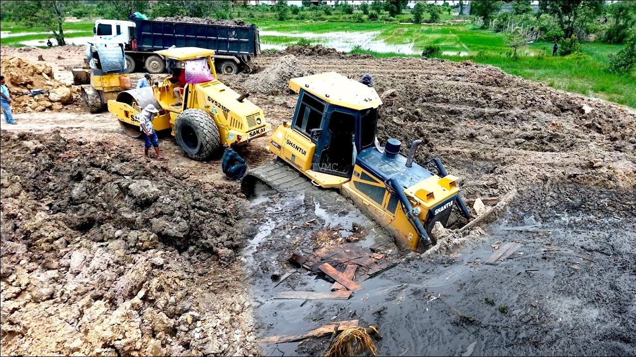 Unbelievable Bulldozer D31P Operating Recovery Of DOZER SHANTUI DH17C2 Sliding Stuck Overturned