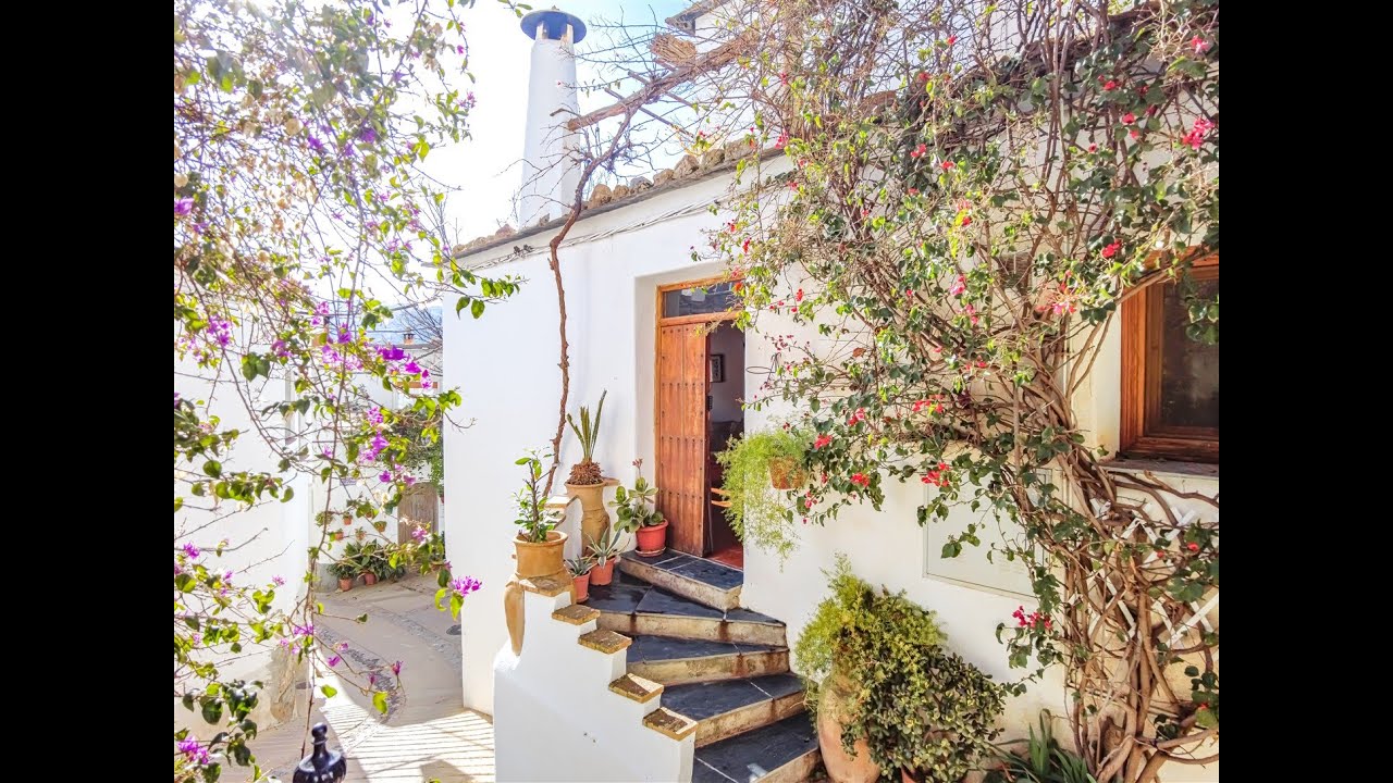 SOLD Notáez. Beautiful Townhouse With Roof Terrace And Fantastic Views In The Alpujarras-Notáez.