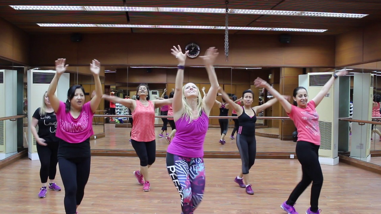 BAILANDO ZUMBA