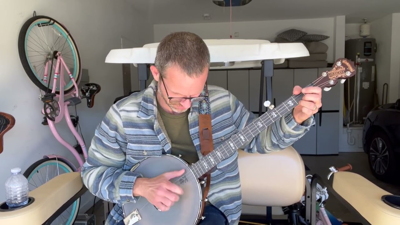 Molly Put the Kettle On - Clawhammer Banjo Song - D Tuning