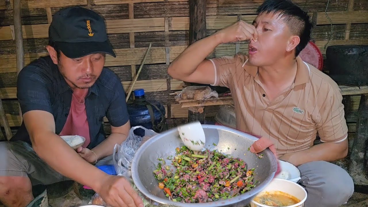 Tub Xyooj Hau Nas Nkais Rau Lawv Noj