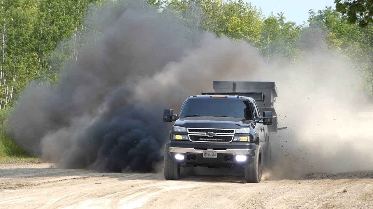 Chevrolet Duramax Diesel VS Ford Truck Pulls