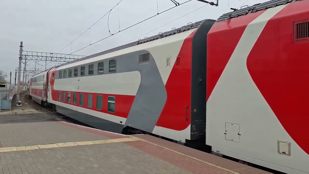 Электровоз ЭП2К-222 (ТЧ-8) с двухэтажным поездом 029У Санкт-Петербург-Белгород 