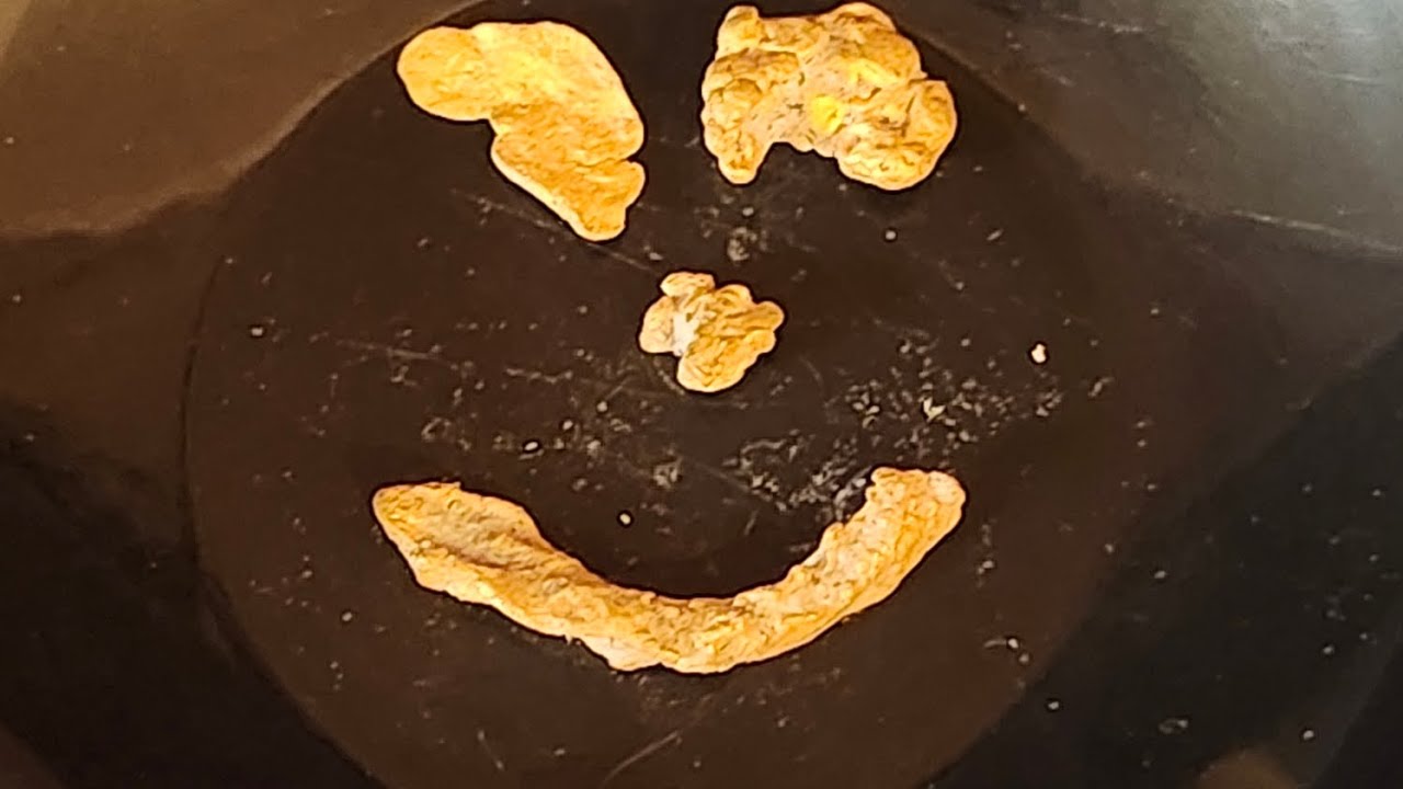 Metal detecting an old hydraulic pit for gold