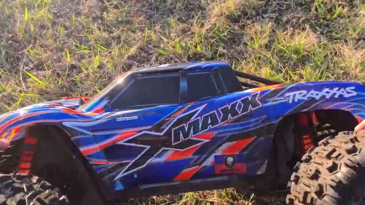 2eme essais de mon x-maxx orange HV 5690 , LAAAAA je m'amuse ! vive la suite même si vitavon.....