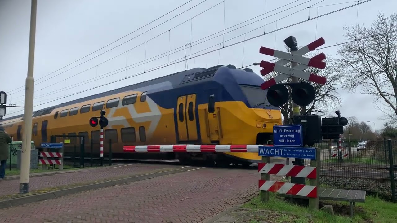 Spoorwegovergang Bakkum (NL)/Railroad Crossing Bakkum (NL). 4/2/2024