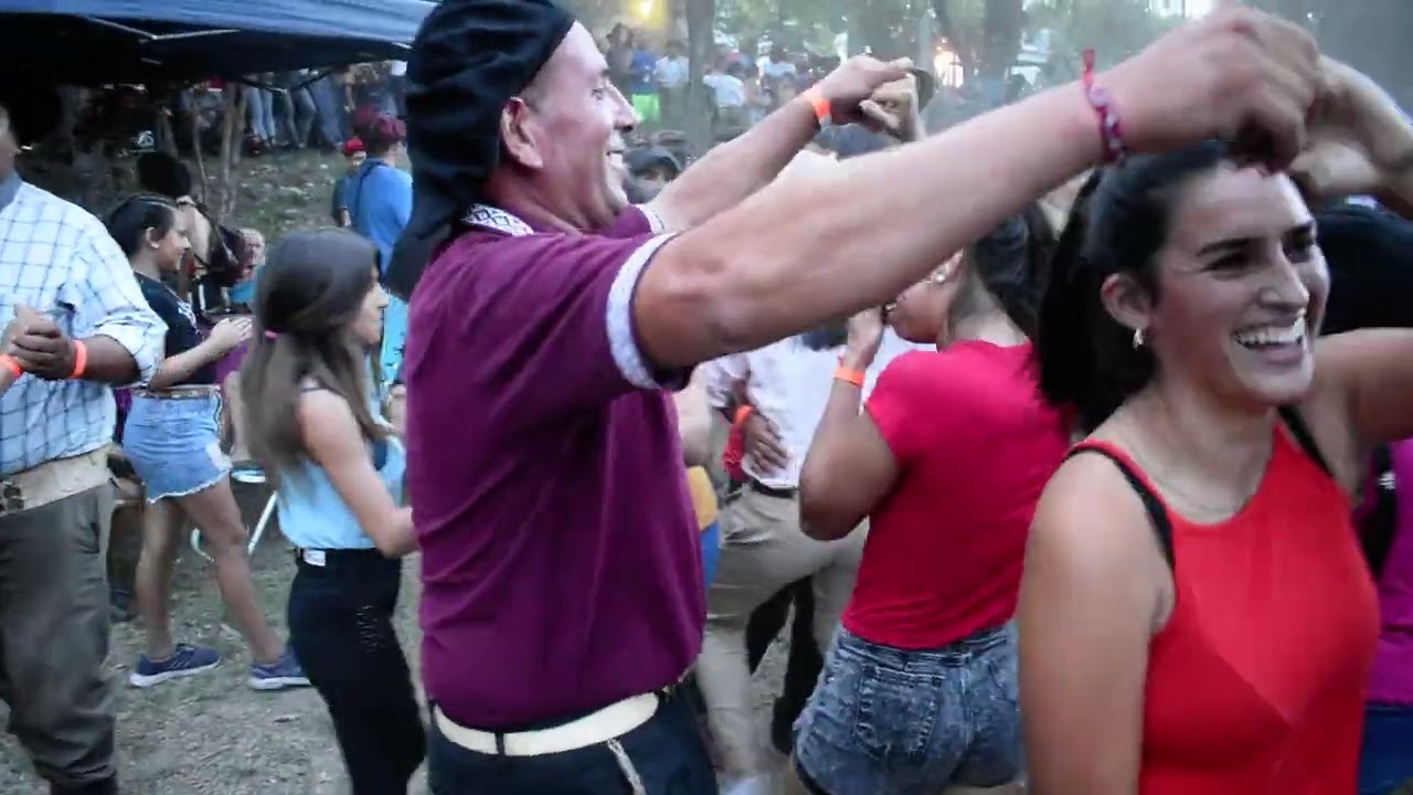 Cumbia, al Ritmo de Favier Lagos y su grupo Tentación