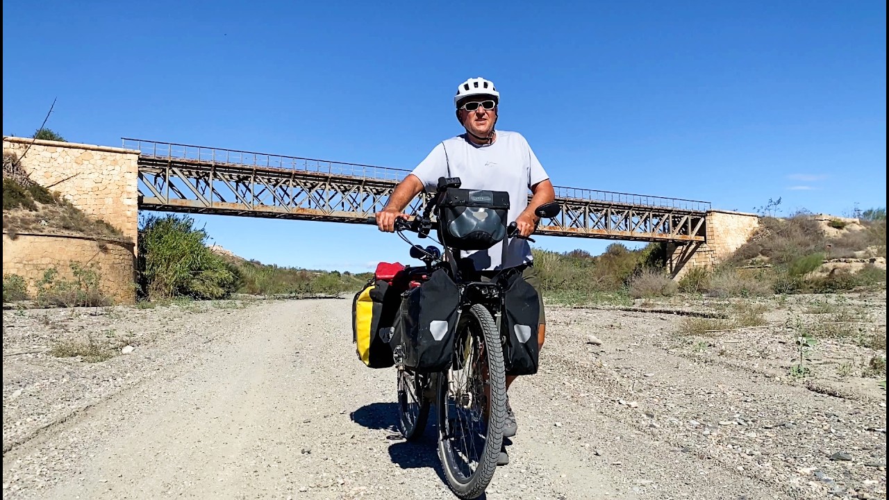 Se nos ROMPE TODO de camino al DESIERTO DE GORAFE VECA#17 (VUELTA ESPAÑA CON ALFORJAS🚴)