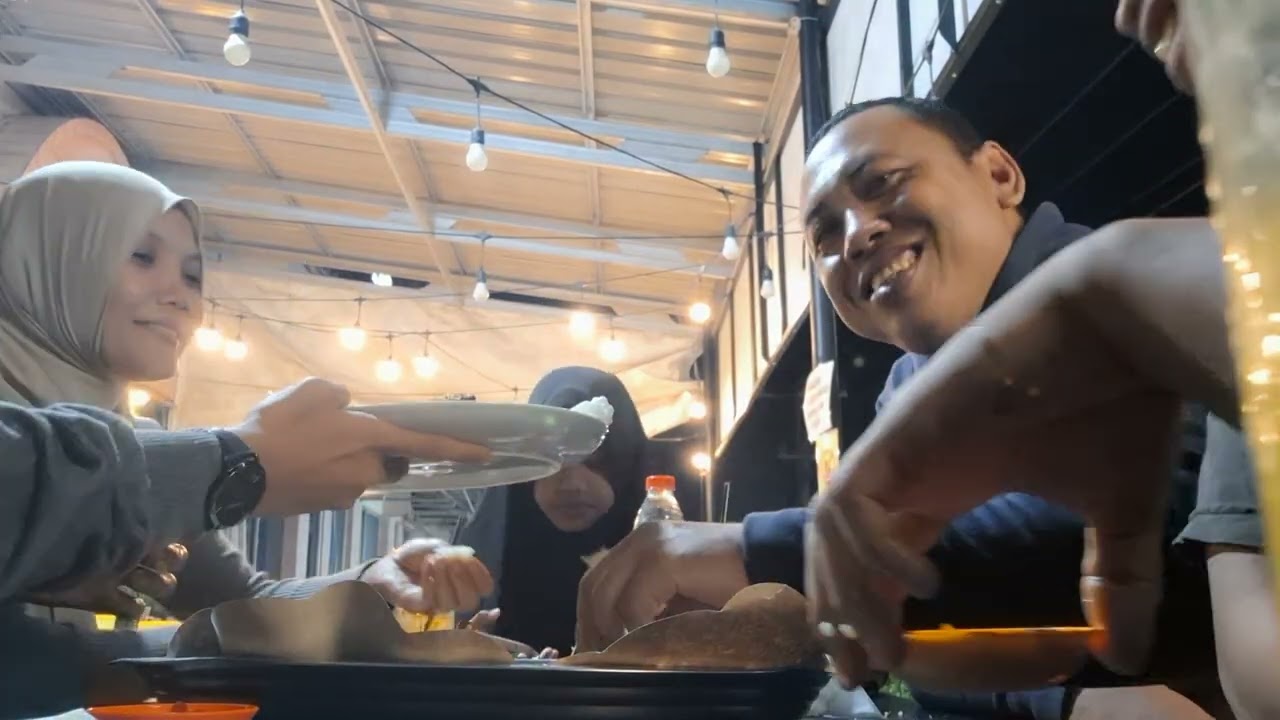 Mukbang sekeluarga 